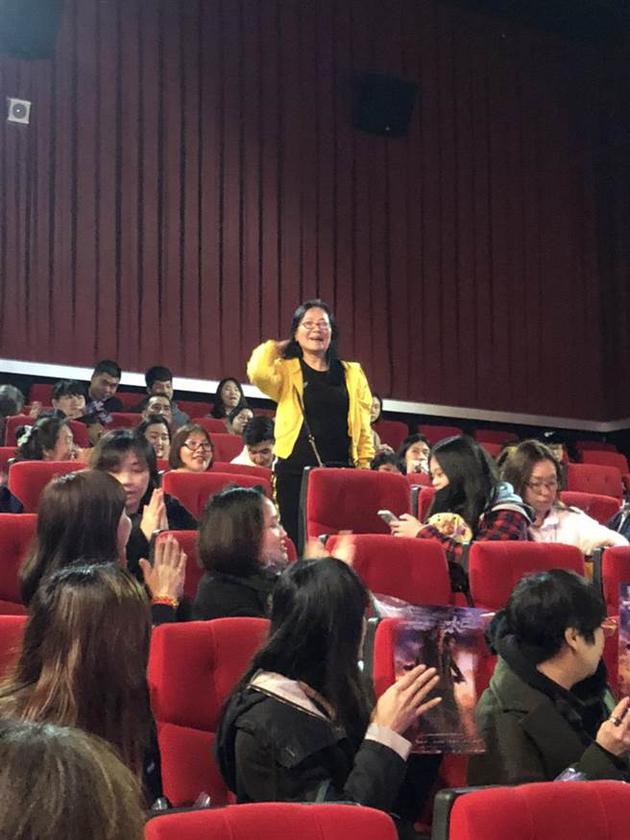 王大陆妈妈惊喜现身电影院 亲自鉴定儿子演技