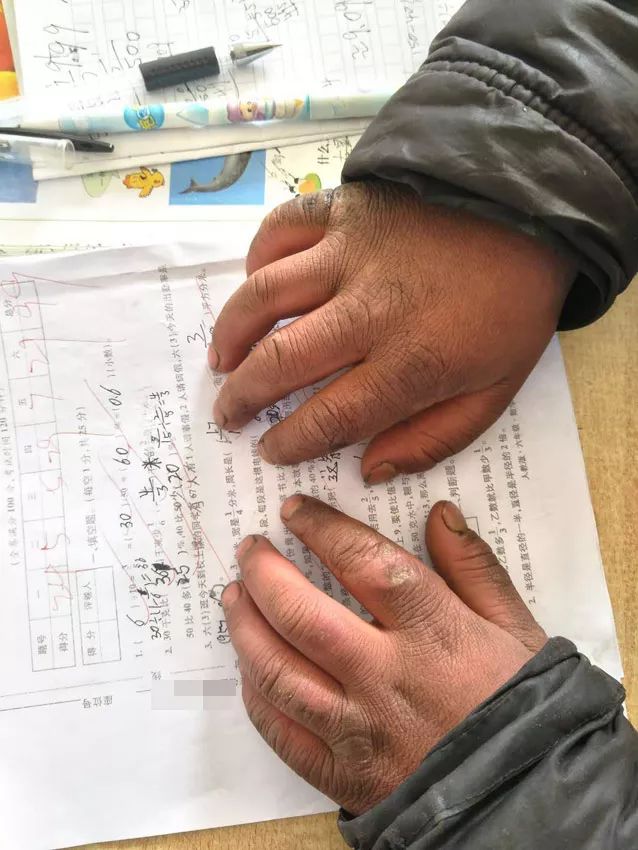 头顶冰霜上学云南冰花男孩刷屏网友好心疼