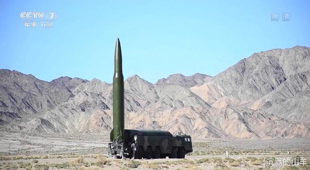 火箭军东风-16中程弹道导弹战训 一画面是相当的提气