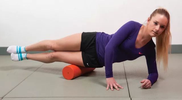 泡沫轴放松下肢,先学会这4个入门动作!