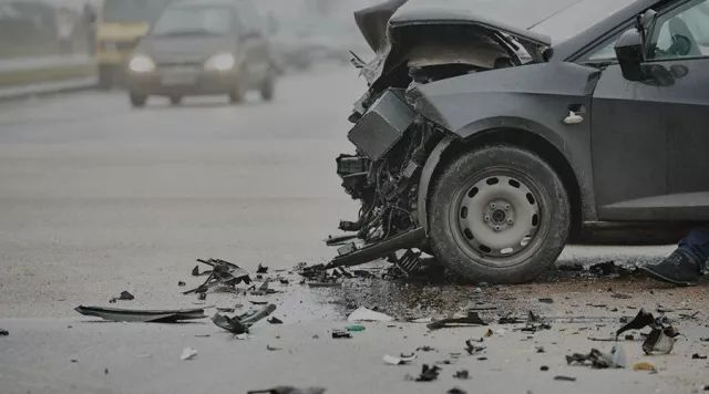 【荐读】122,有人在交警队里听见心碎|事故处理|车祸|电动车_新浪新闻