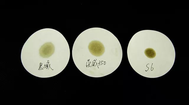 为了给大家展现最真实的测试滴一滴机油在滤纸中心位置待发动机冷却十