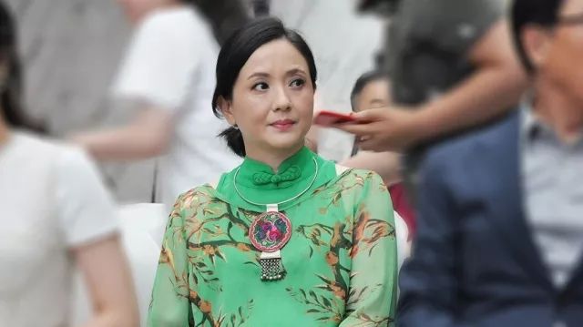 时间能够抚平过往的伤痛.后来,她又结识了舞蹈老师王设忠.