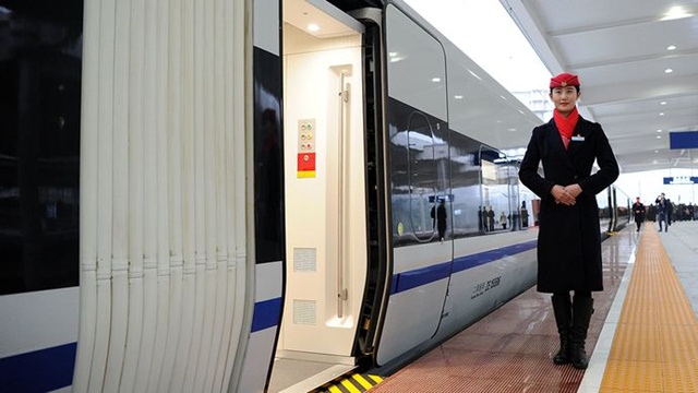 后悔药没地买扒高铁车门女子被罚这三种行为万万要不得