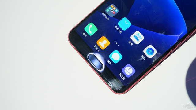 荣耀v10有沙滩金,幻夜黑,极光蓝和魅丽红四种颜色可选,每种看起来都