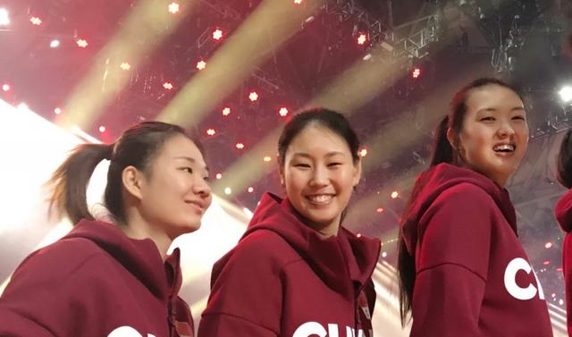 出生于1963年的姜英,1982年从辽宁女排入选国家排球集训队.