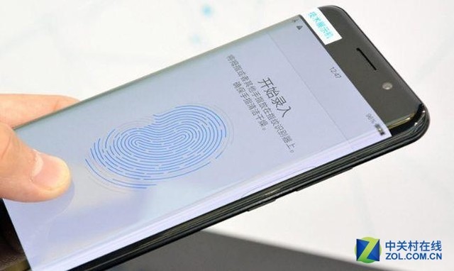 OLED屏幕由于结构简单是屏下指纹解锁的最佳方案