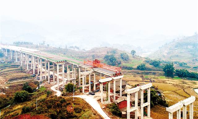 三环合长高速清平高架桥开始桥梁铺设