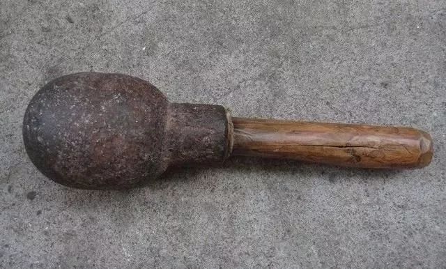 土法制作手榴弹▲八路军兵工厂工人冒着极大危险▲点击上方小程序观看