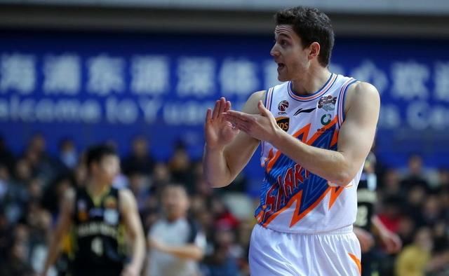 弗雷戴特带领上海战胜山东