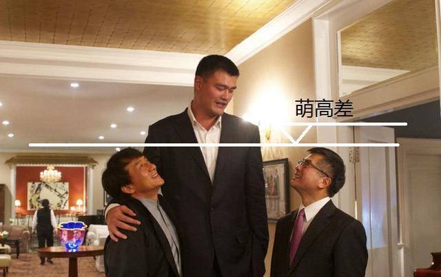 65米与身高2.26米的姚明站在一起更像一个小孩子有没有.