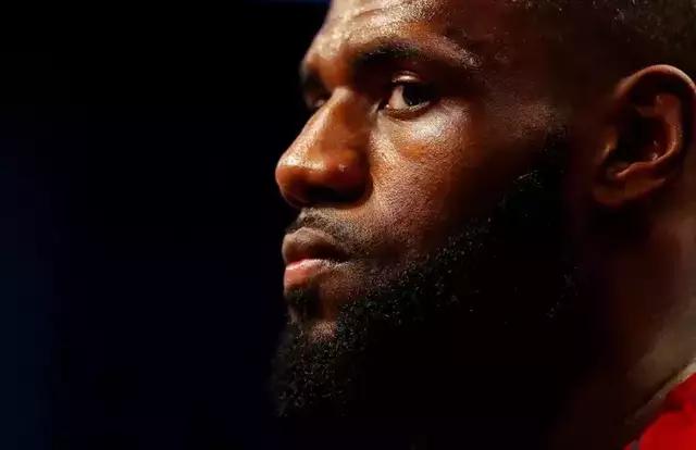 詹姆斯,生日快乐!没什么好送的,但这张照片你一定喜欢!