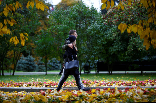 街头散步无益身体健康