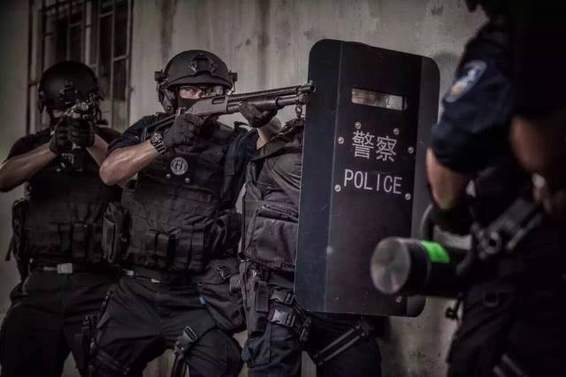 穿牛仔裤反恐绝非德国独有,广州特警一样能玩的溜|牛仔裤|战术|口袋