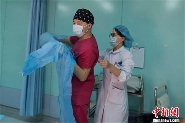 男人也能接生这个90后男接生婆这样说