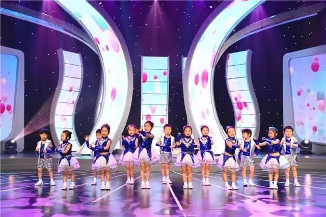 青青岁月,闪亮记忆--2018江苏少儿春晚青色专