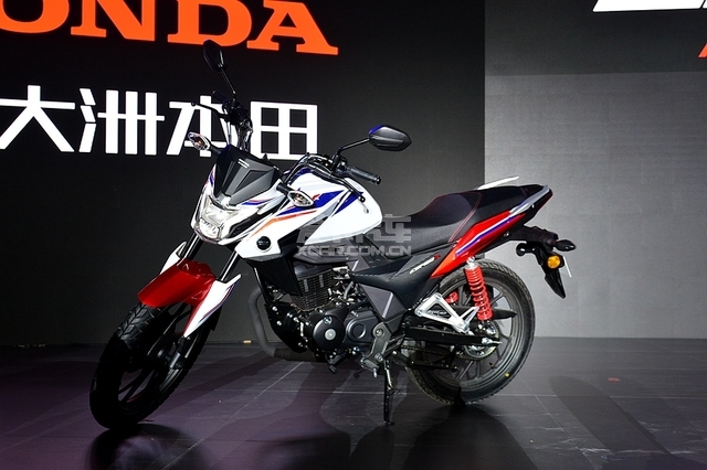 cbf125r所不具备的,在一些细节的营造上,可以看出新大洲的设计师在