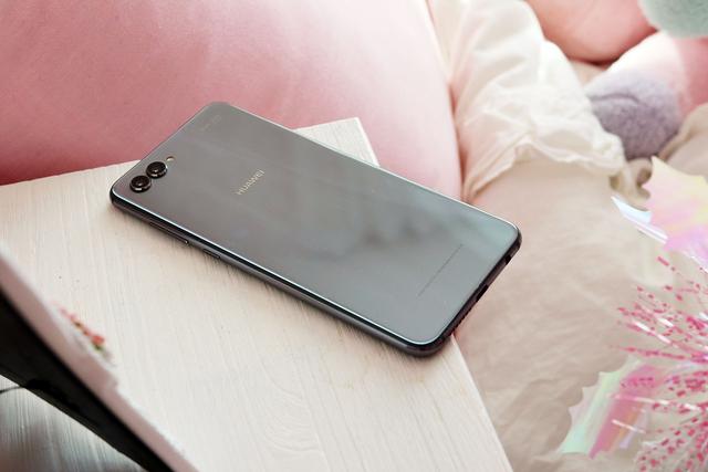 华为nova2s图赏颜值爆表性能出众年轻人的全面屏新手机