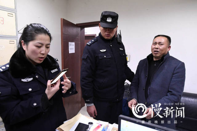 看看老赖有多狡猾手拿大叠人民币还说没钱