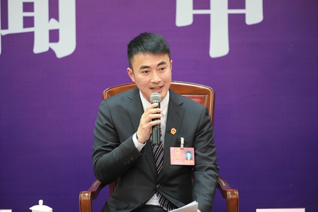 砀山县砀城镇南城社区党总支书 武志强:王越介绍,下一阶段,中国电信在