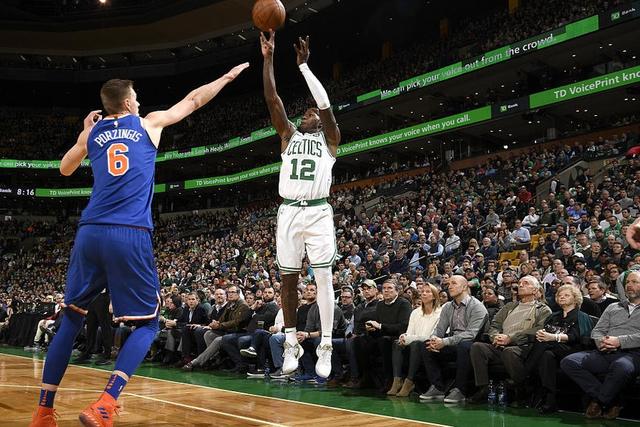 罗齐尔三双 绿军轻取纽约