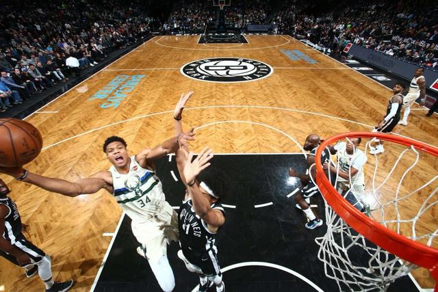 赛季后期伤病不断!NBA第一人扭伤脚踝!网友直