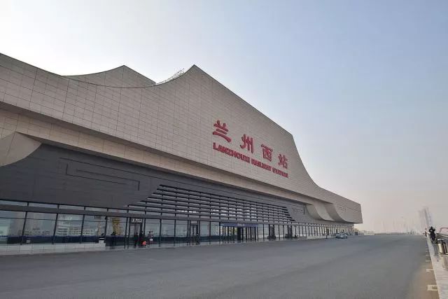 兄弟在吐鲁番站下车是去不了吐鲁番的