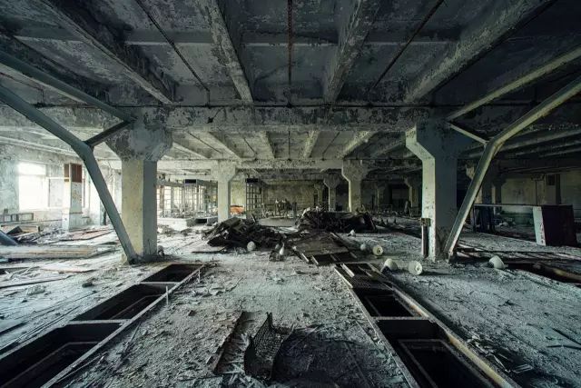 乌克兰黑暗旅行火葬场废弃地堡核爆炸后的人类遗迹