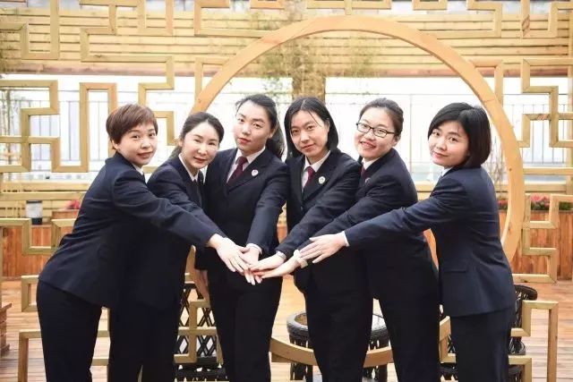 多张美图记录湖北女检察官的最美芳华