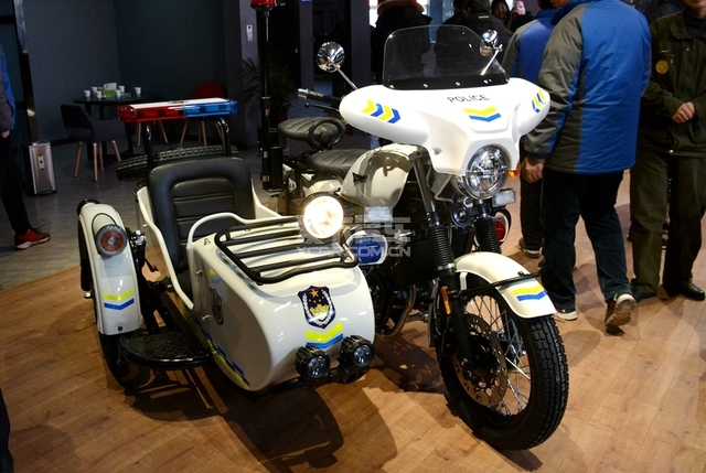 其中带有绞盘的版本可以在摩旅时具备脱困能力,这是一般边三轮上少见