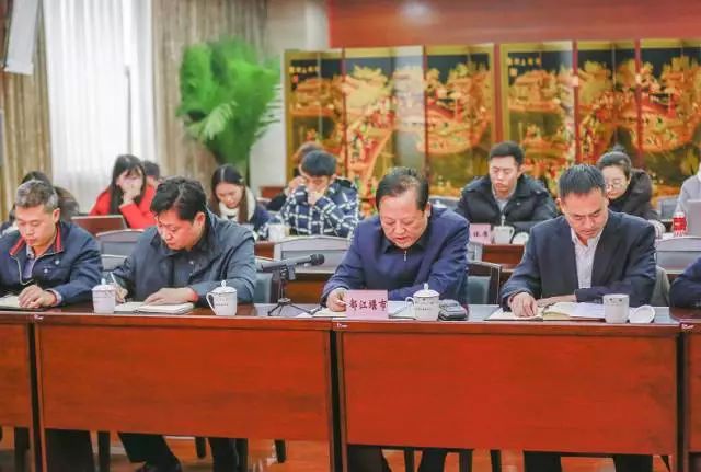 都江堰市市长何维楷表示,对能立即整改的,不等不靠,马上整改;对不能