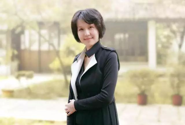 朱文倩是谁?而我们的信奉奥派自由主义欧神天生不信任政府的背书.