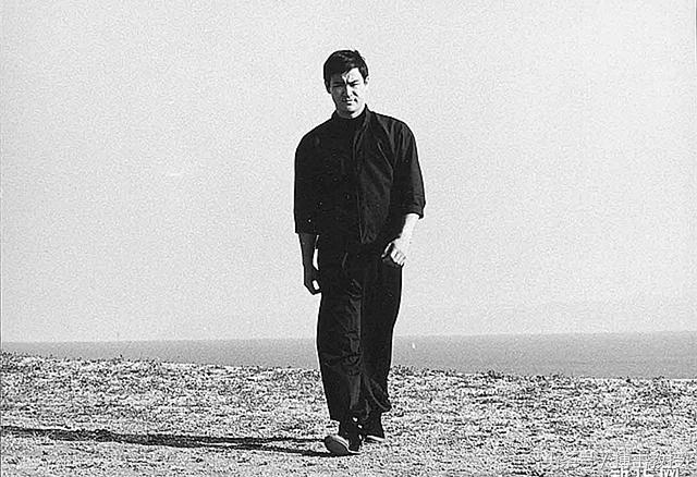 外媒关注"阿富汗版李小龙":自学双节棍 曾把自己打昏(图)