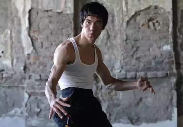 阿富汗出了个"李小龙",相似度惊人,网友:简直李小龙再世