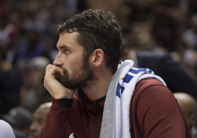 卢指导很尴尬,乐福一脸无奈,詹姆斯长叹:带不动就是带不动