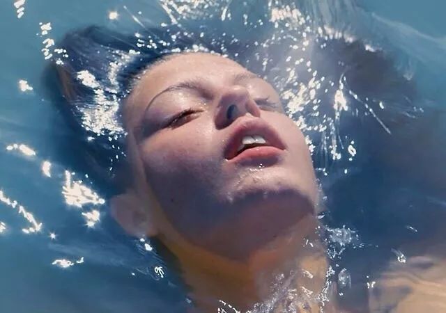 《oceans deep》一听就忍不住单曲循环!