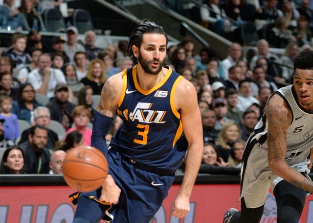 2月4日nba篮球快讯,爵士队客场力克马刺队