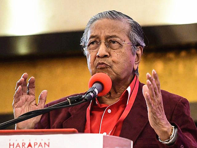 1月7日,马来西亚前总理马哈蒂尔在沙赫-阿拉姆举行的反对党联盟会议