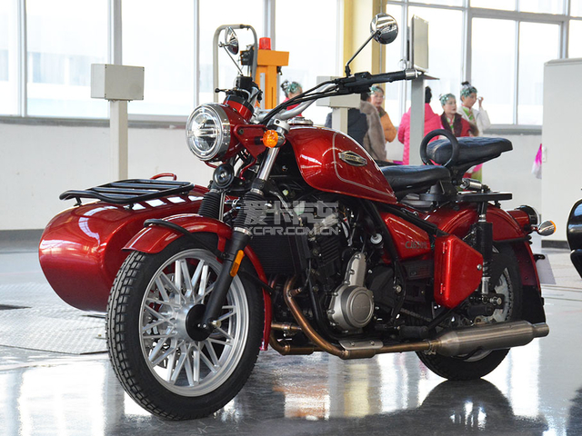 行驶品质提升 试驾全新长江750摩托车