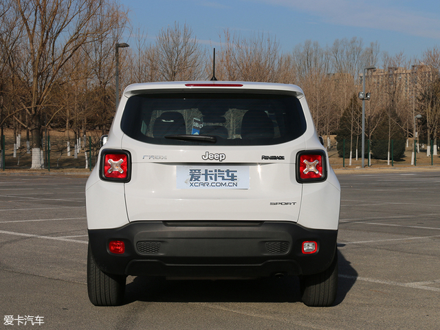 兼顾个性与实用 实拍自由侠1.4t手动挡