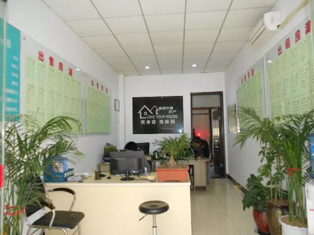 而传统地产中介大佬,如今正是大佬们追捧的热点,链家地产,凭借出色的