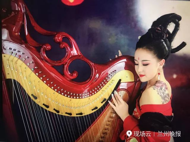 这个女孩玩的东西很神秘,恐怕你连字都不认识|甘肃|箜篌|赵萌_新浪