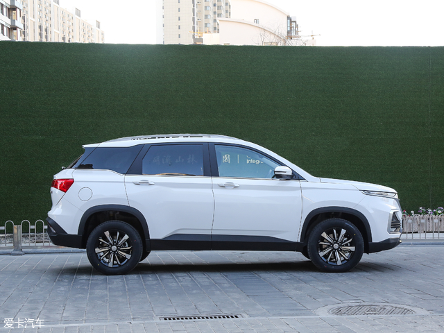 宝骏530正式上市 售价7.58-11.58万元