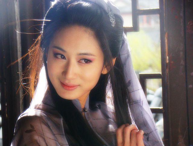 《天师钟馗》饰演狐妖附身的林小黛,编编一直觉得她长相很美有辨识度