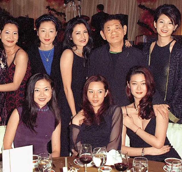 15年前她抛下刚满月的儿子跳楼身亡,现如今儿子变成这个模样,太帅了!