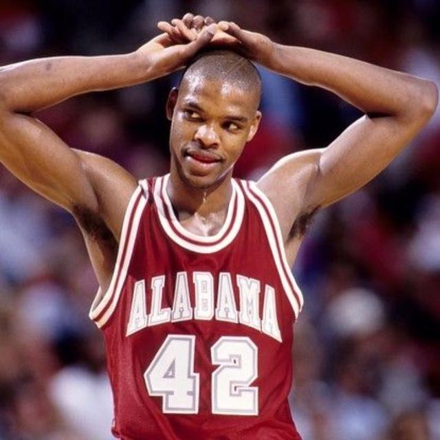 凭战斧式扣篮闻名的顶级后卫-"狂人"斯普雷维尔