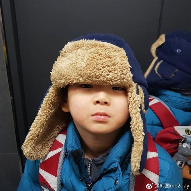 宋家三胞胎近照!大韩万岁戴眼镜好萌帅,民国是三胞胎里最普通的