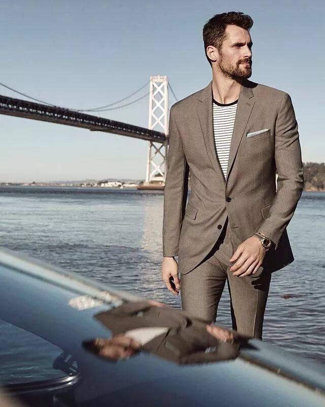 乐福这颜值没的说,欧美绅士风.  本文来自东方体育