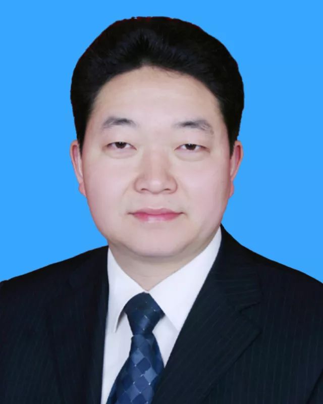 今天,中共西安市莲湖区委常委,组织部长杨爱民为大家诵读党的十九大