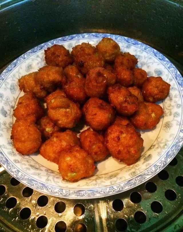 这样炸肉丸外脆内软香而不腻做法简单厨房小白也一学就会